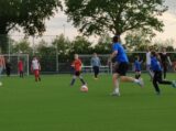 Laatste training S.K.N.W.K. JO9-1 van seizoen 2022-2023 (partijtje tegen de ouders) (138/178)